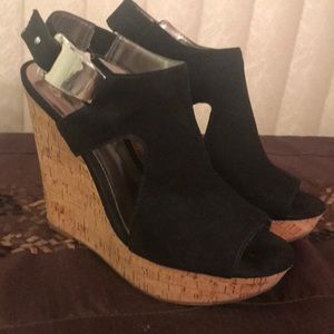 Carlos Santana black Wedges